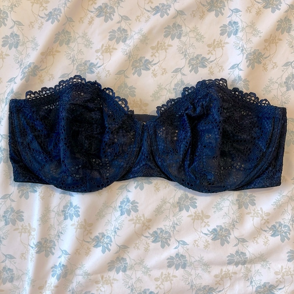 Victoria’s Secret navy blue lace unlined strapless bra 38D